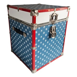 Vintage American Flag Patriotic Steamer Trunk W/ Working Key For Sale
