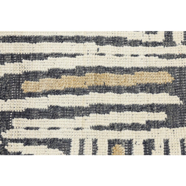 Modern Geometric Wool Area Rug - Abstract Maze Pattern in Charcoal and Cream For Sale In New York - Image 6 of 11
