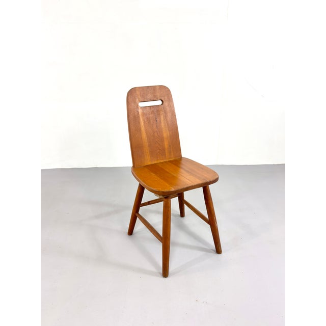 These Scandinavian dining chairs from the 1960s are crafted in solid pine and stand out for their striking balance of...