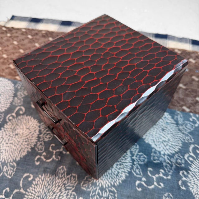 Small Kamakura-Bori Haribako Peony Jewellery Chest, Japan, 1970s For Sale - Image 6 of 10