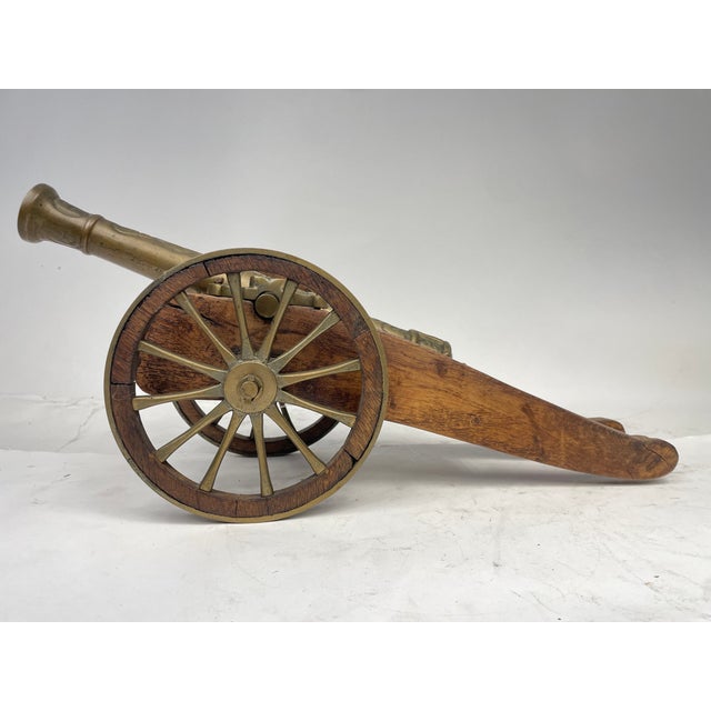 Beautiful scale reproduction of a 19th century cannon, in bronze and wood. Excellent furnishing object