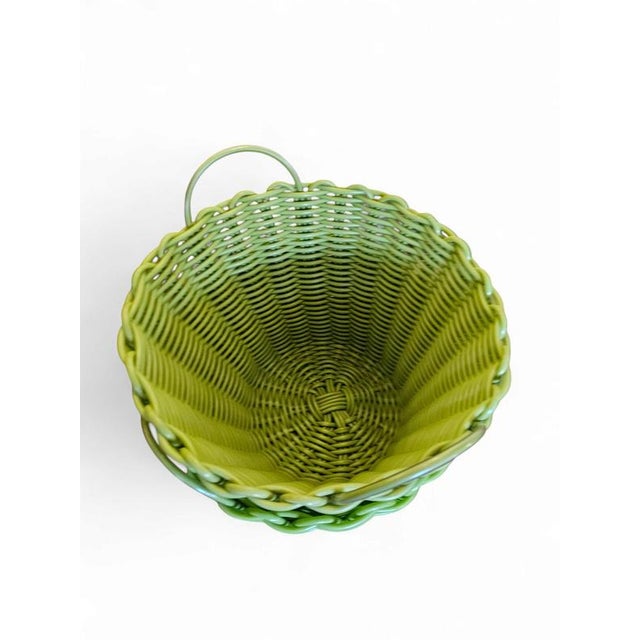 Green Woven Plastic Rattan Baskets, 1970s, Set of 2 For Sale - Image 8 of 10