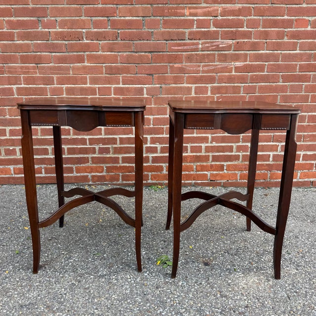 Early 20th Century Early 20th Century Pair of Edwardian Style Mahogany Ocassional Side Tables For Sale - Image 5 of 11