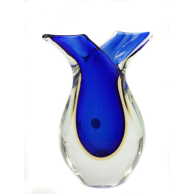 This blue Murano glass vase is a beautiful made in Italy vase produced at the end of 20th century. with a game of contrast...