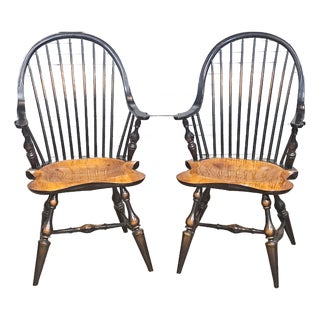 Pair of Late 20th Century Tiger Maple & Black Continuous Windsor Arm Chairs Bench Made For Sale