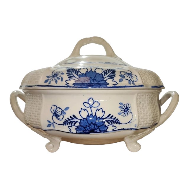 Circa 1909 Wedgwood Etruria Saxon Covered Serving Dish For Sale