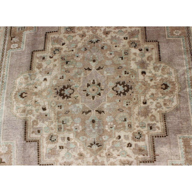Mid 20th Century Vintage Turkish Floral Medallion Oushak in Earth Tones, Lavender, and Ice Blue 7'2 X 11'0 For Sale - Image 5 of 9