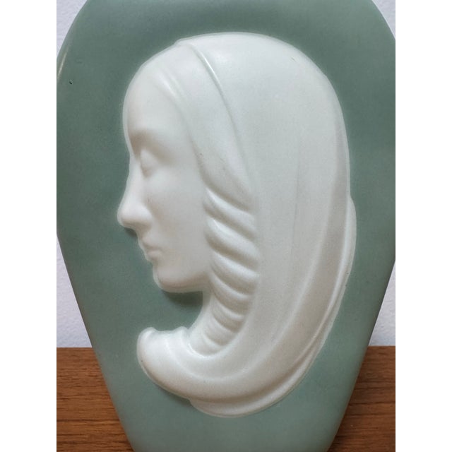Art Deco Figural Glass Vase With Female Profile, Frosted Green & White Glass, 1930s For Sale In San Francisco - Image 6 of 10