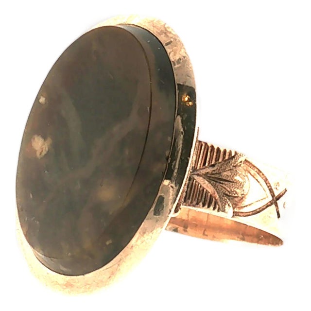 Late 19th Century Victorian 14k Yellow Gold Variegated Brown Agate Ring, Size 9 For Sale