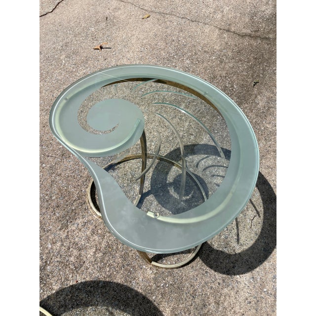 Metal 1980's Vintage Etched-Glass & Brass Kidney Shaped Side Tables - A Pair For Sale - Image 7 of 10