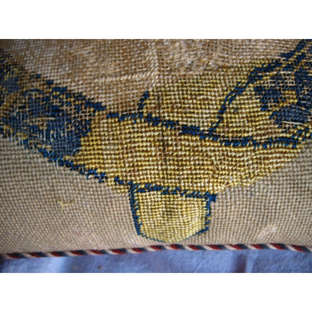 18th Century Pillow With Coat of Arms of Marquesses of Westminster 18 Century For Sale - Image 5 of 10