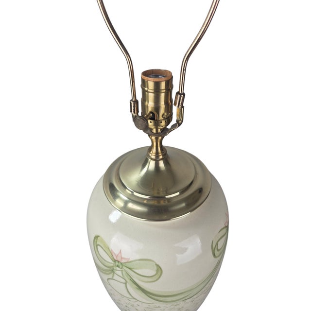 1980s Vintage Wildwood Crackle Glaze Ceramic Urn Table Lamp With Ribbon Swag Motif For Sale - Image 5 of 10