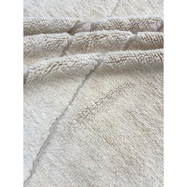 21th Century Modern Classic White Hand-Knotted Rug For Sale - Image 4 of 8