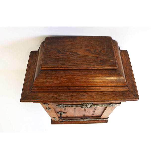 Arts & Crafts Hand-Carved Oak Wall Cabinet with Brass Details, 1900s For Sale - Image 5 of 18