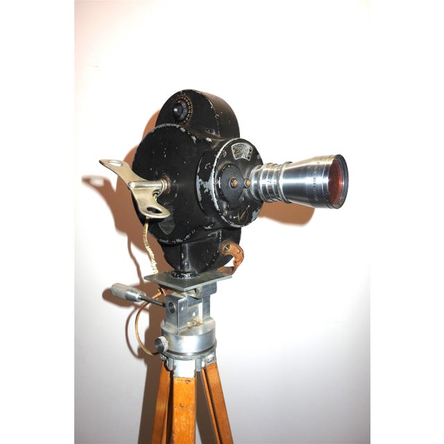 Offered for your approval is this early 20th century USA made Bell & Howell 16mm Motion Picture Camera displayed on...