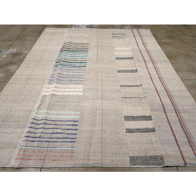Galerie Shabab Collection Mid-20th Century Turkish Flatweave Kilim Room Size Carpet For Sale - Image 4 of 10