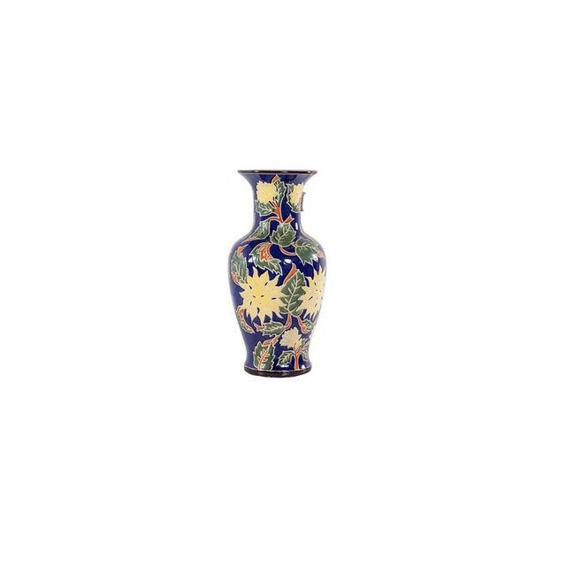 Vase with a floral decoration and a blue background. Suitable for decorating your home in an elegant and refined way This...
