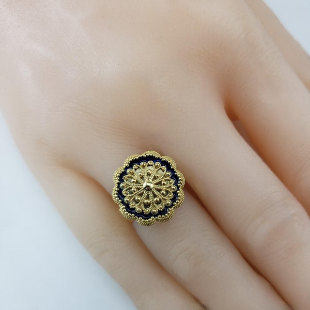 18 Karat Yellow Gold Floral Design Ring Size 5 This lovely 18K yellow gold floral ring features an intricate beaded design...