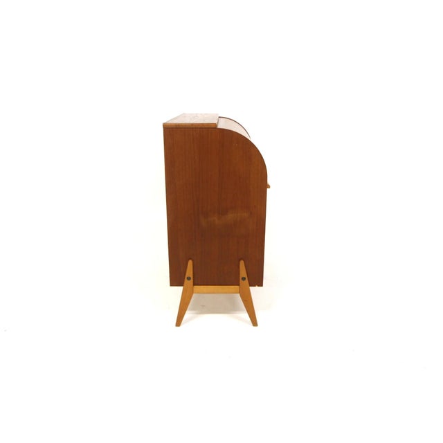 Vintage Swedish Round Secretary, 1950s, in Very Good conditions. Designed 1950 to 1959
