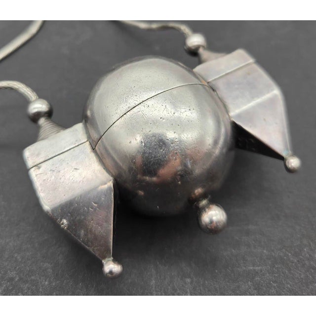 Indian Sterling Silver Shiva Lingam "Casket" Pendant With Chain Necklace For Sale In Miami - Image 6 of 9