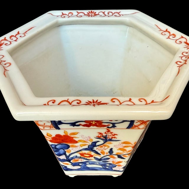 Vintage Japanese Hong Kong Ceramic Hand Painted Imari Planter For Sale - Image 4 of 7