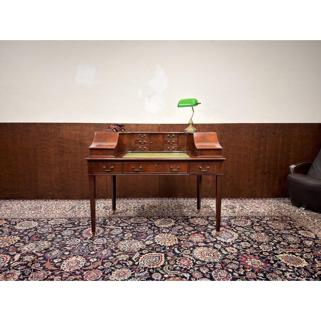 English Chesterfield Secretary in Mahogany Veneer, in Good conditions. Designed 1920 to 1949