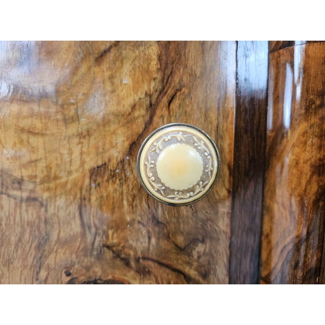 Tuscan Art Deco Bedside Tables in Walnut Burl, 1940, Set of 2 For Sale - Image 10 of 17