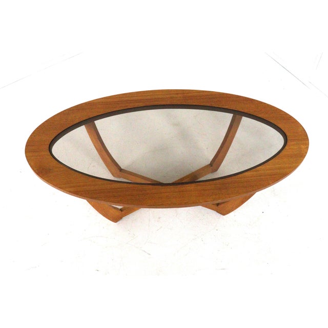 Beautiful vintage coffee table with an oval glass top. Originally from England, it's in neat, original vintage condition....