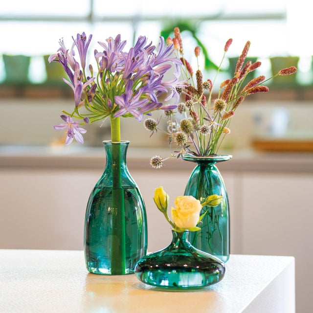 Contemporary Un Fiore Vase 22 - Lake Green For Sale - Image 3 of 6