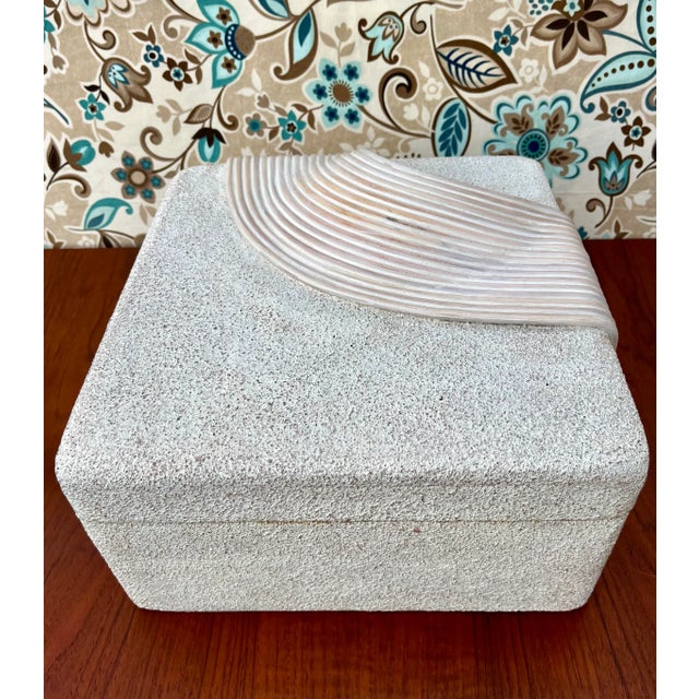 Vintage Post Modern Split Reed Decorative Jewelry Box in the Betty Cobonpue Style. Circa 1980s. Unsigned Features a split...