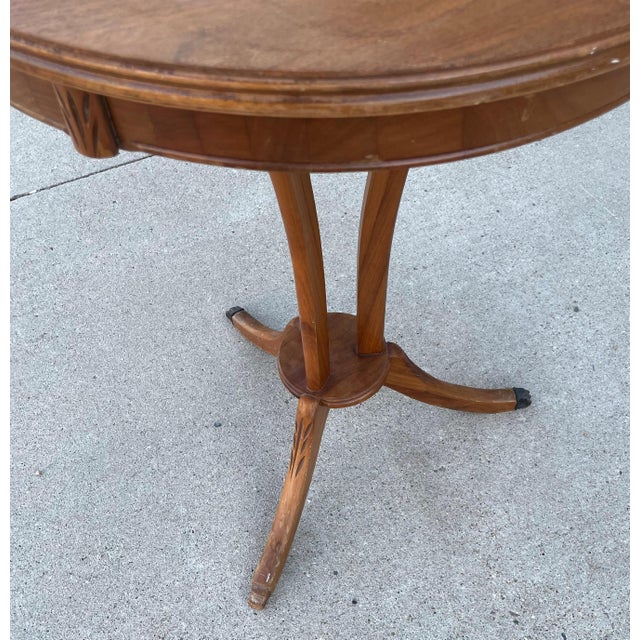 Wood Mid 20th Century Vintage Mid-Century Modern Round 3 Leg Gueridon Pedestal Entry Table Carved Legs For Sale - Image 7 of 8