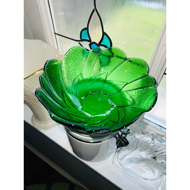 Emerald Vintage Green Pressed Glass Leaf Bowl – Scalloped Rim, Mid-Century Decorative Dish For Sale - Image 8 of 11