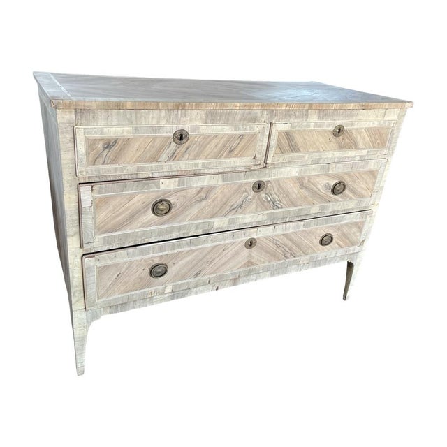 Italian Bleached Walnut Commode with Drawer in Burl Veneer, 18th Century For Sale - Image 5 of 15