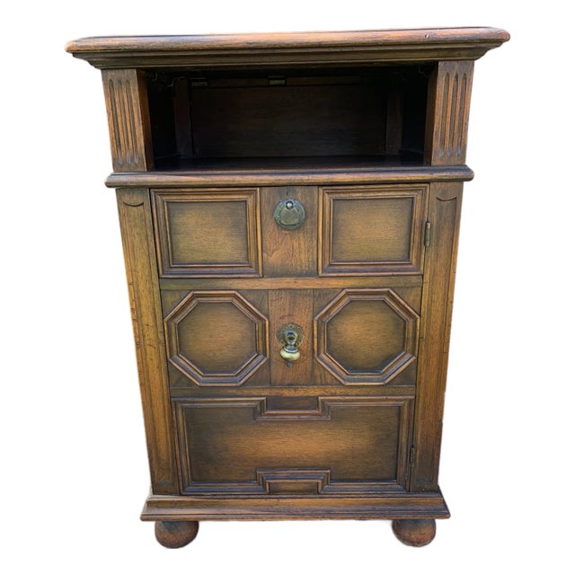 Antique Kittinger Jacobean Side Table Liquor Cabinet For Sale