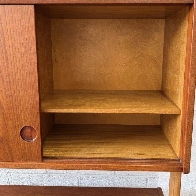 Vintage Danish Teak and Oak Two-Piece Floating Sideboard, Manner of Hans Wegner 1960s For Sale In New York - Image 6 of 8