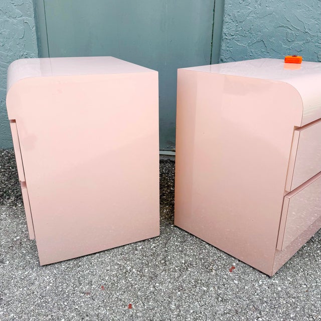 1980s Postmodern Pink Golds Laminate Waterfall Nightstands - A Pair For Sale - Image 5 of 9