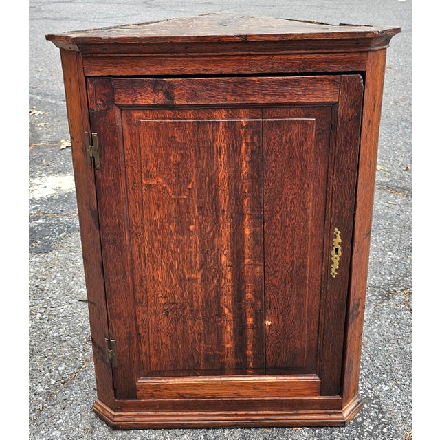 Traditional 18th Century Federal Oak Corner Cabinet / Cupboard For Sale - Image 3 of 7