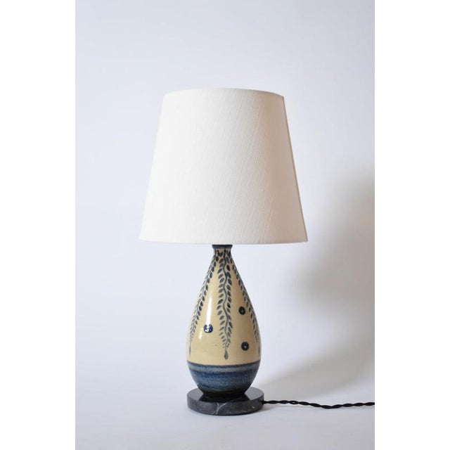 Doe pattern Primavera ceramic lamp, 1930s. Art Deco ceramic lamp decorated with a doe in blue monochrome on a white...