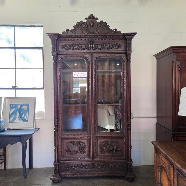 Gorgeous 19th Century French Carved Oak Bookcase With Turned Supports and Decorative Frieze For Sale - Image 14 of 18