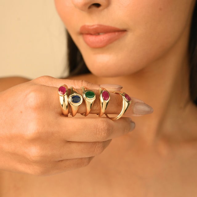 Contemporary Retro Unisex Solid 14k Yellow Gold Oval Ruby Ring Size 5.5 For Sale - Image 3 of 15