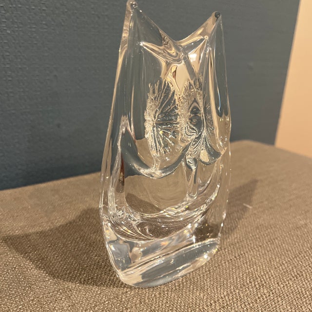 Enhance your desk, bookshelf, or art glass collection with this striking vintage Mid-Century Modern crystal owl figurine...