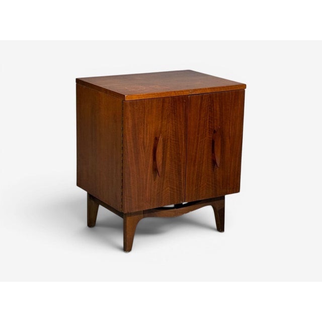 Wood Young Manufacturing, Modern Nightstands, Walnut, Usa, 1960s For Sale - Image 7 of 17