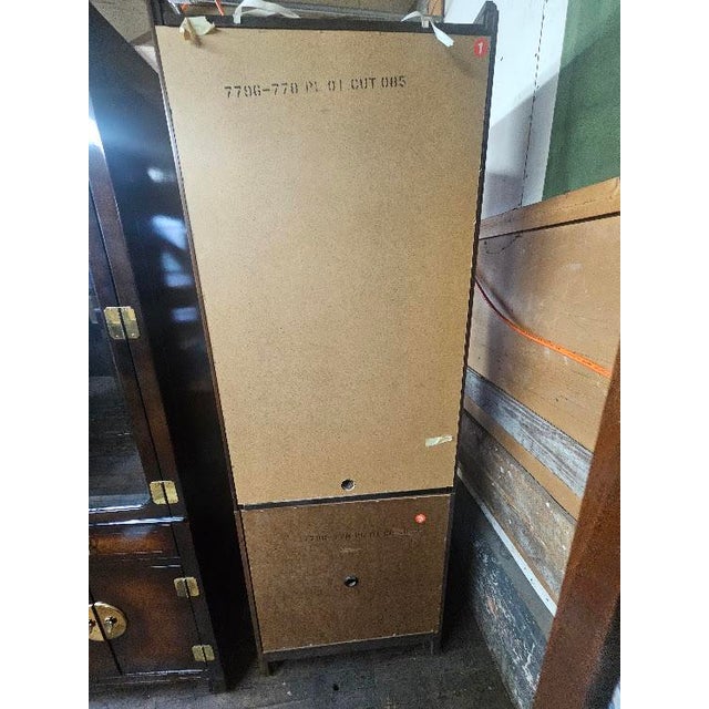 Brown Vintage American of Martinsville Chinoiserie Asian-Style Curio Display Cabinet For Sale - Image 8 of 10