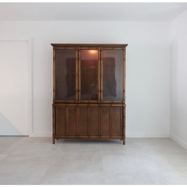 Mid-Century Modern Vintage Mid-Century Kroehler China Cabinet For Sale - Image 3 of 7
