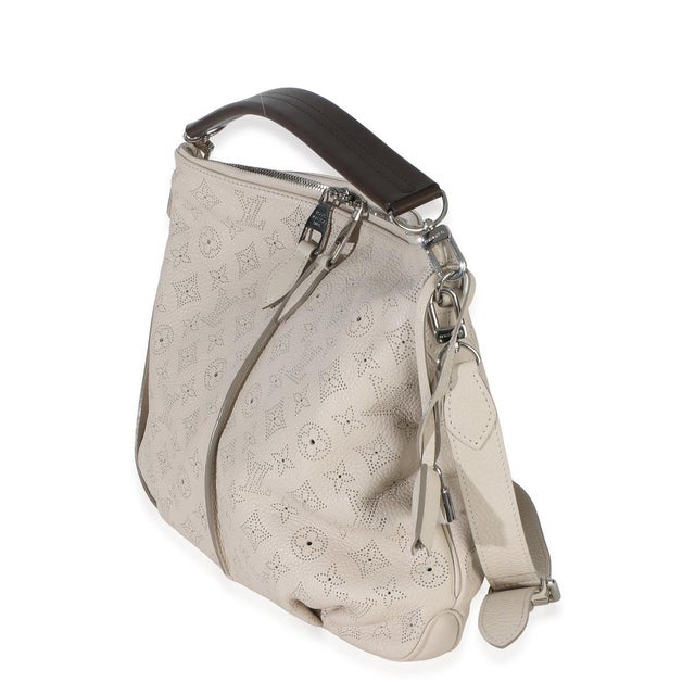 Item #: 153268 Exterior Material: Leather MSRP: 3,950 Interior Material: Microfiber Size: PM Features Interior: One zip...