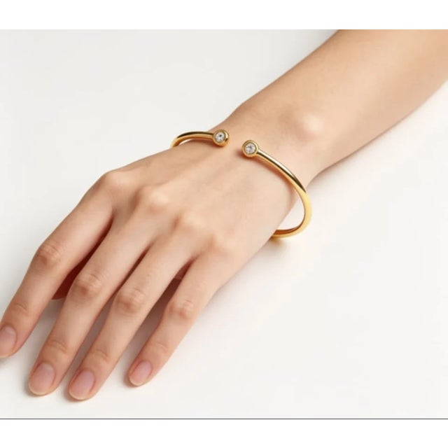 Discover elegance with this Fabulous Estate 14K Yellow Gold 0.5 Carat Diamond Bangle Bracelet. Featuring a beautiful mix...