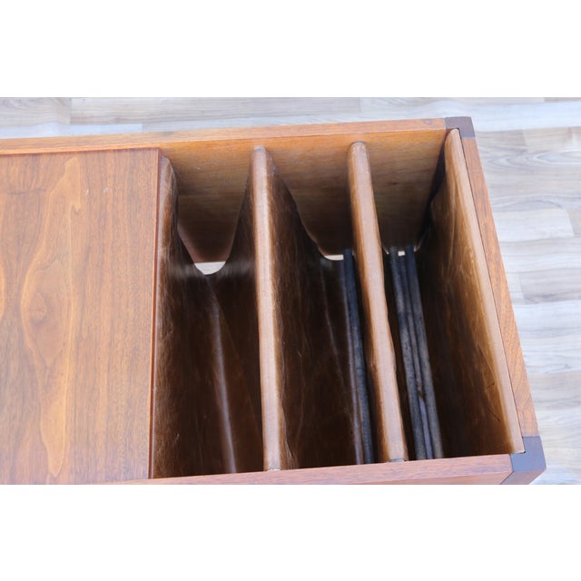 Mid-Century Modern Walnut Coffee Table With Leather Magazine Holder & Brass Casters, C. 1960s For Sale - Image 13 of 18