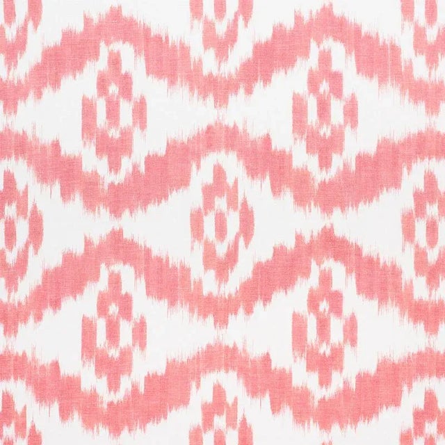A true warp print made of cotton and linen, Madaket Ikat has beautiful tonal variations and an artisanal feel. It's a...