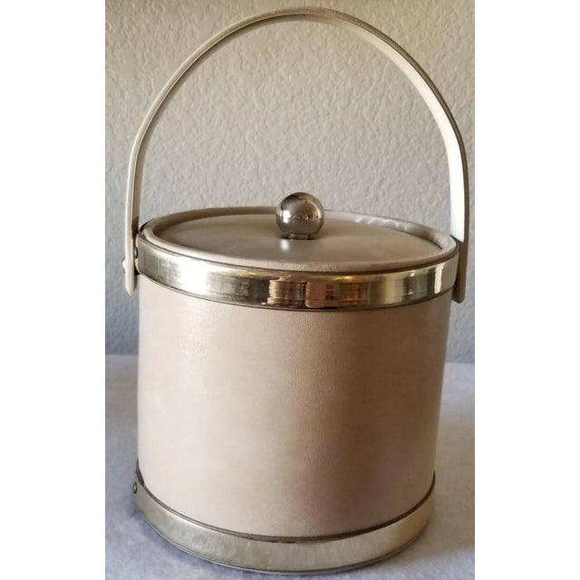 Mid 20th Century Mid-Century Modern Vinyl Ice Bucket With Lid Tan With Gold Tone Trim For Sale - Image 5 of 8