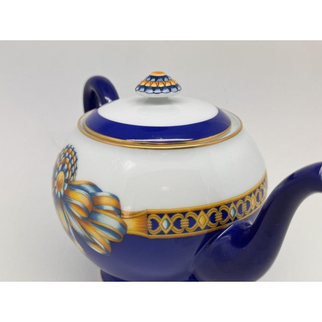 Content: approx. 0.9 L. Very good used condition, no cracks or chips. This piece has an attribution mark, I am sure that...